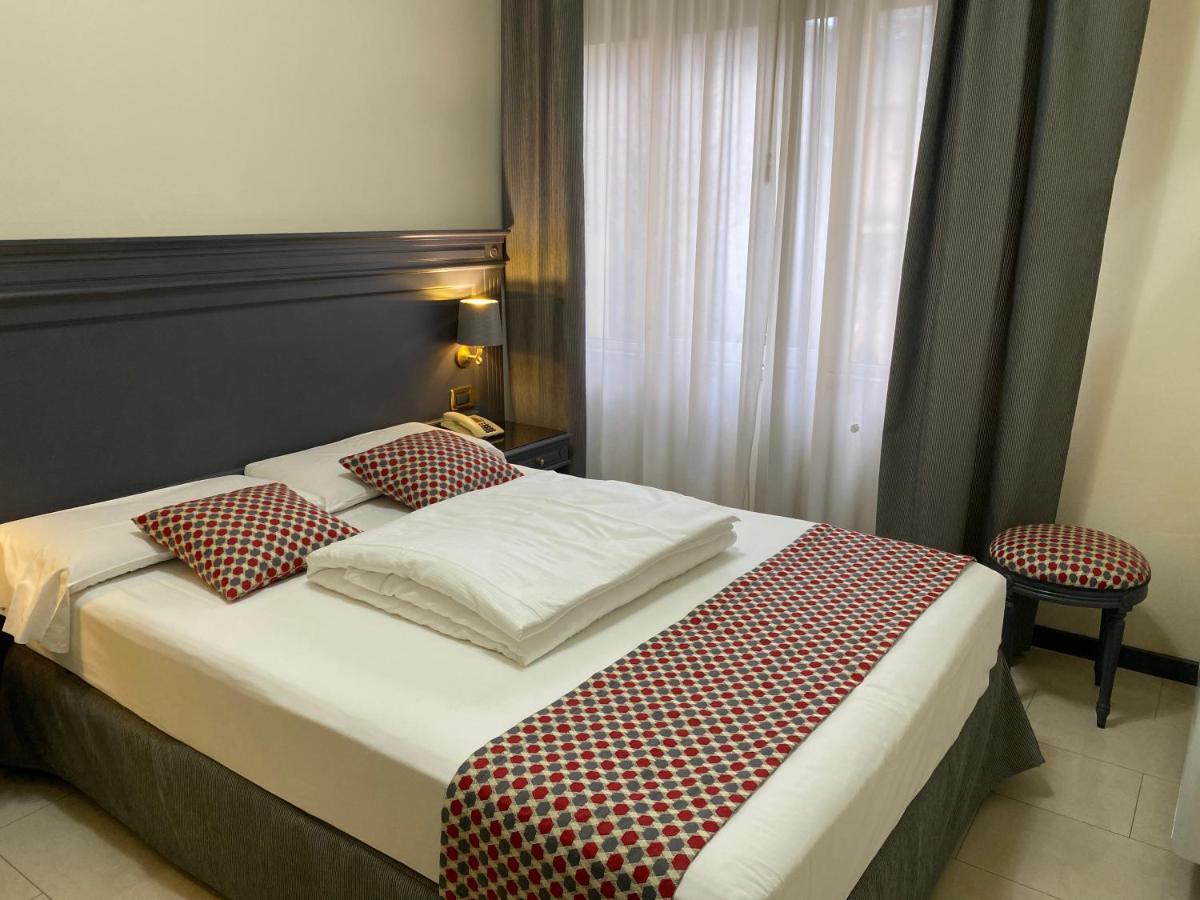 Hotel Estee Десенцано дел Гарда Екстериор снимка
