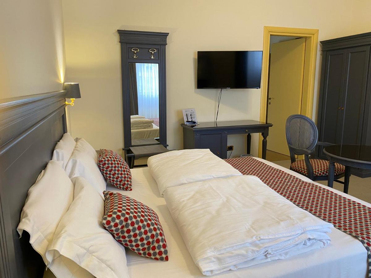 Hotel Estee Десенцано дел Гарда Екстериор снимка