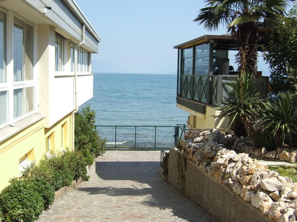 Hotel Estee Десенцано дел Гарда Екстериор снимка