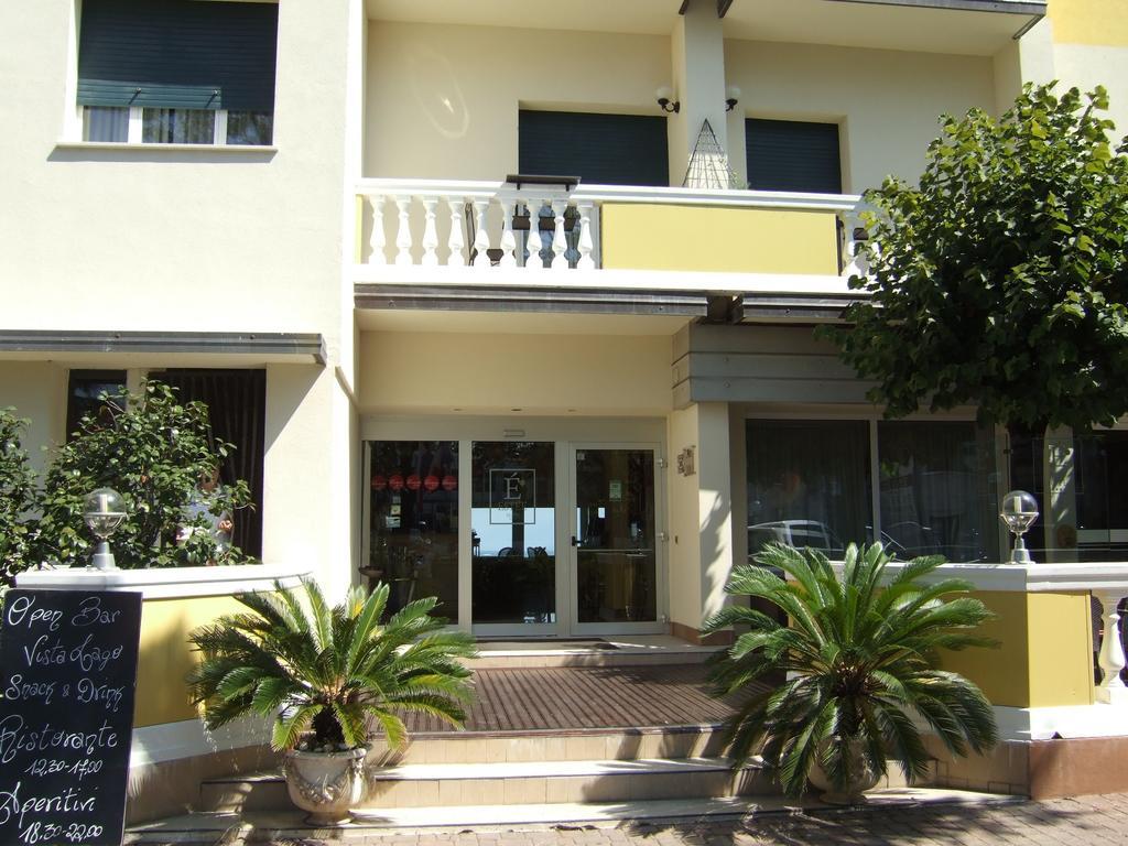 Hotel Estee Десенцано дел Гарда Екстериор снимка