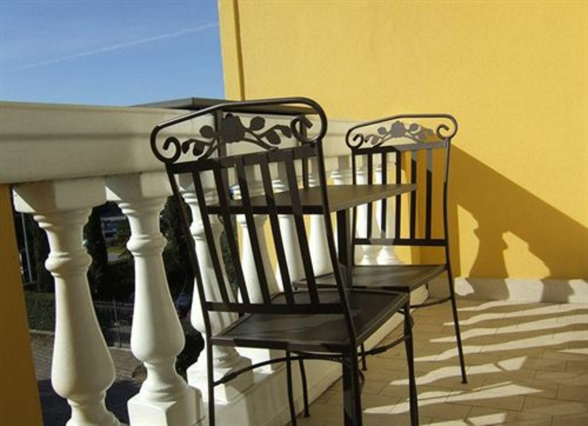 Hotel Estee Десенцано дел Гарда Екстериор снимка