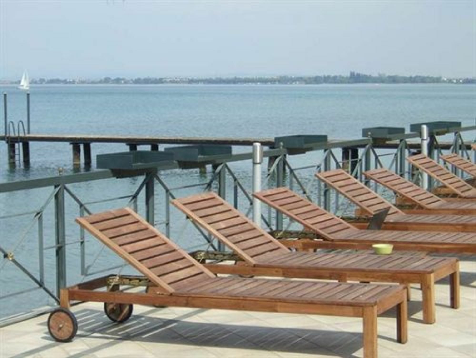 Hotel Estee Десенцано дел Гарда Екстериор снимка